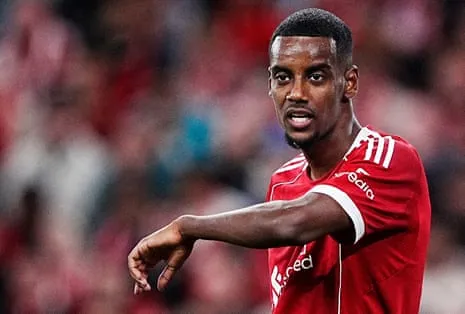 Isak's Debut Brings Star Power Despite Noticeable Rust